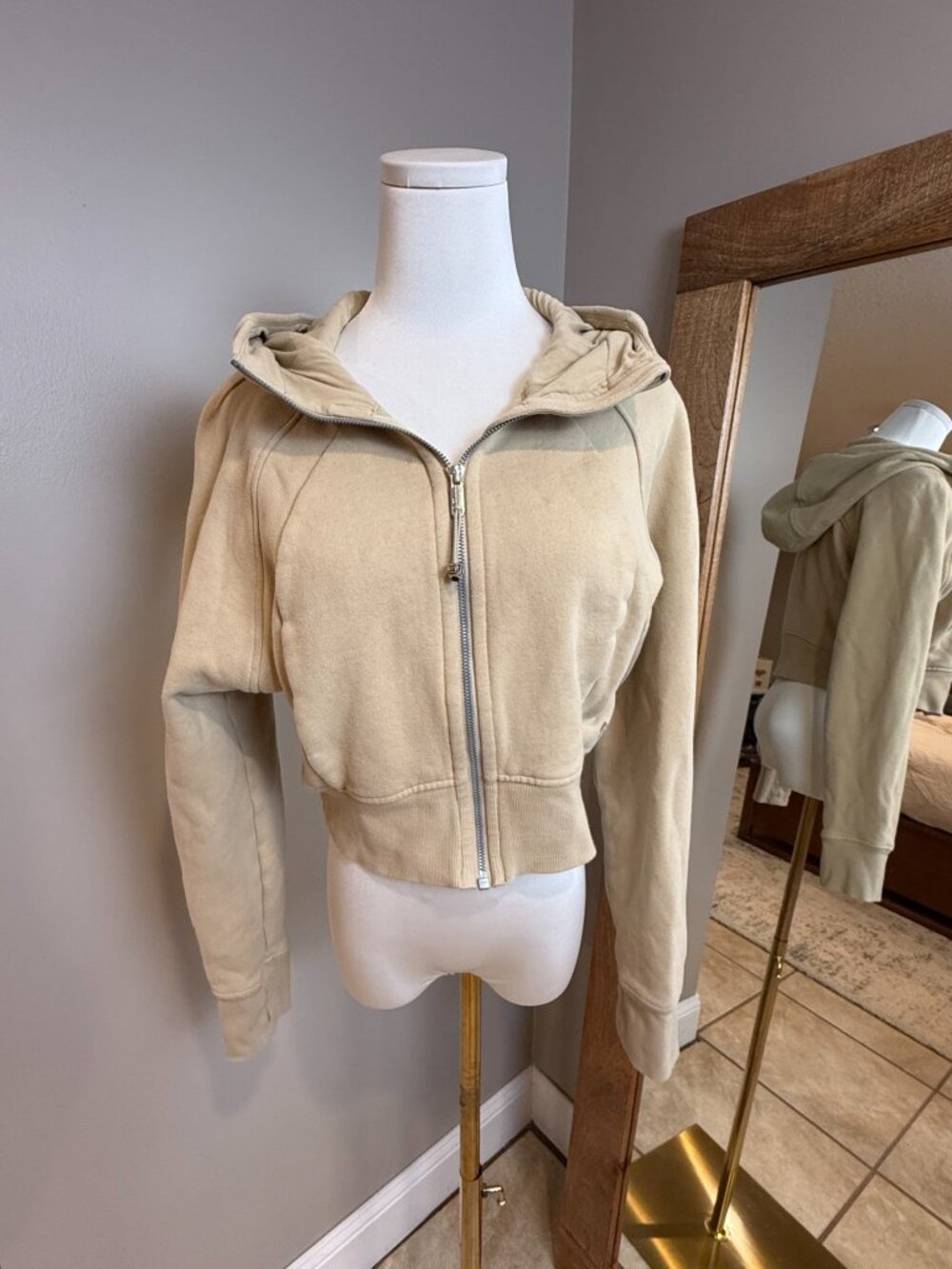 lululemon x Barry’s Cropped Full Zip Hoodie Beige Size 6